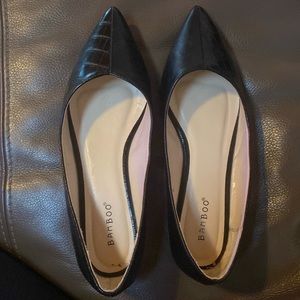 Women’s bamboo black leather flats size 9